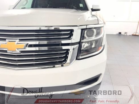 Used 2018 Chevrolet Suburban LT RWD image 11