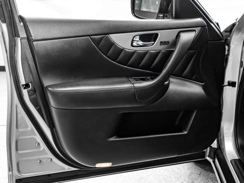 Used 2017 INFINITI QX70 AWD w/ Premium Package image 54