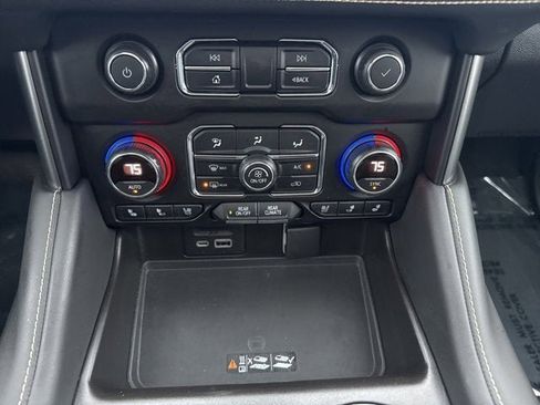 Used 2021 Chevrolet Suburban Premier w/ Premium Package image 32