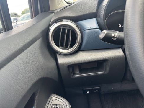 Used 2025 Nissan Versa SV FWD image 32