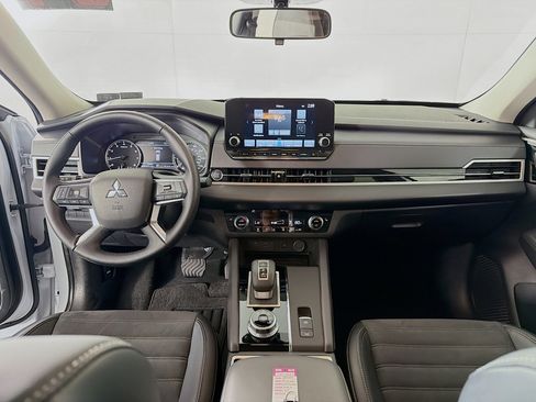 Used 2024 Mitsubishi Outlander SE image 21