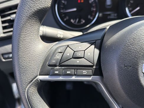 Used 2017 Nissan Rogue S FWD image 14