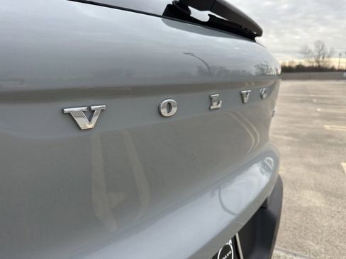 Certified 2025 Volvo XC40 B5 Core image 37