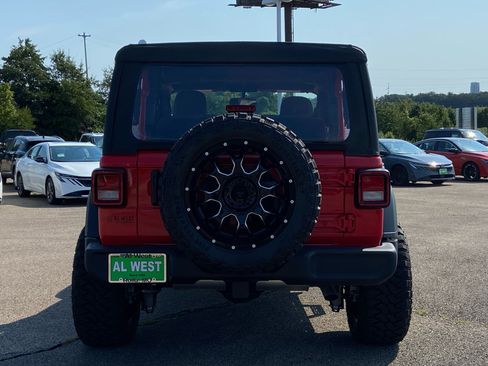 Used 2026 Jeep Wrangler Sport AWD/4WD image 4