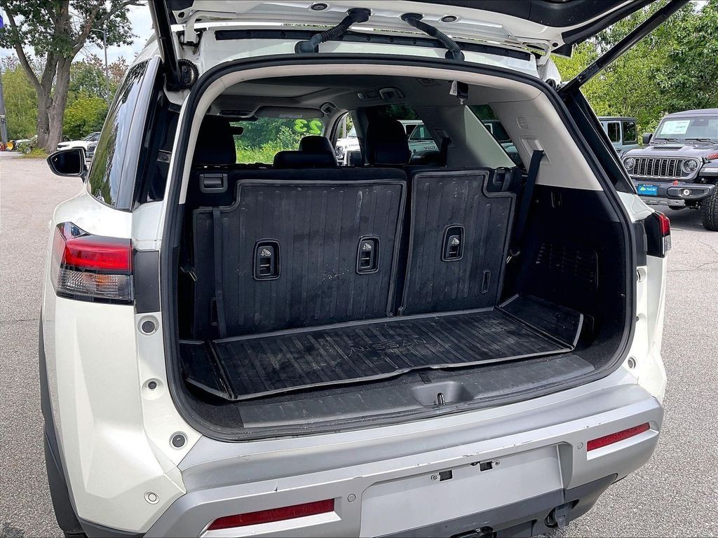 Used 2023 Nissan Pathfinder Platinum w/ Cargo Package AWD/4WD image 37