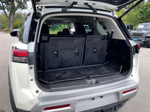 Used 2023 Nissan Pathfinder Platinum w/ Cargo Package AWD/4WD image 37