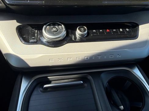 Used 2025 Ford Expedition Active AWD/4WD image 24