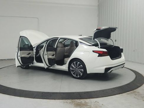Used 2024 Nissan Altima 2.5 SL FWD image 14