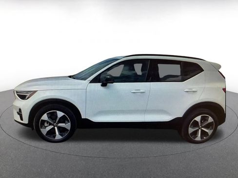 Used 2024 Volvo XC40 B5 Core AWD/4WD image 8