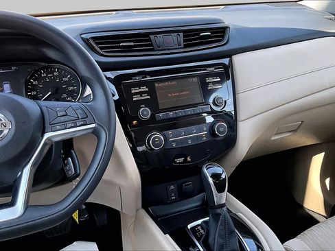 Used 2017 Nissan Rogue S FWD image 9
