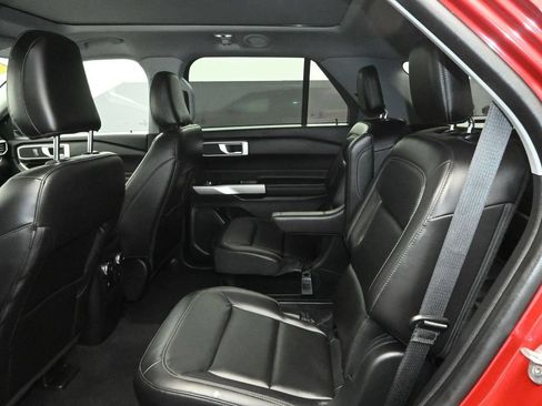 Used 2022 Ford Explorer XLT w/ Equipment Group 202A AWD/4WD image 15