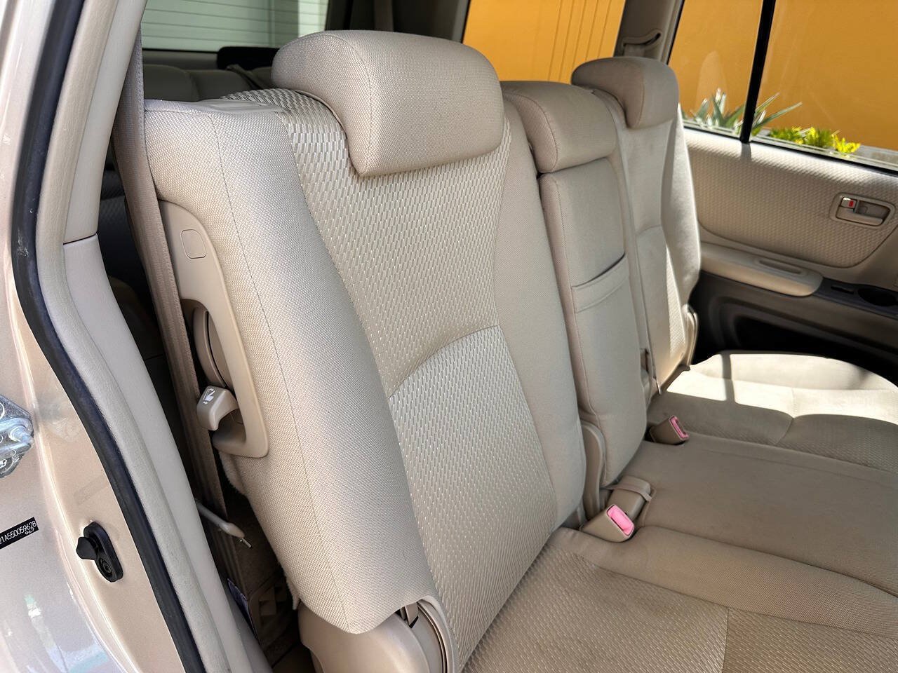 Used 2005 Toyota Highlander 2WD V6 w/ 3rd Row image 73