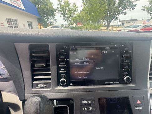 Used 2019 Toyota Sienna LE FWD image 13