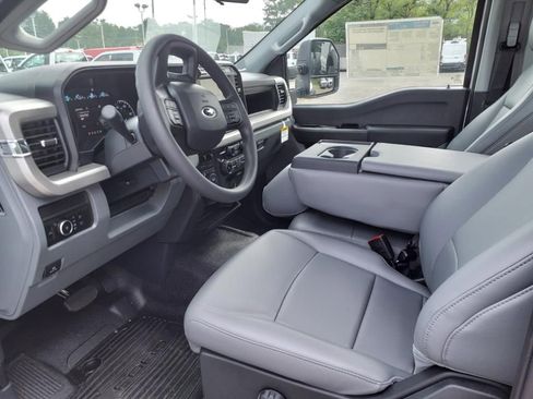 New 2024 Ford F550 4x4 Regular Cab Super Duty image 6