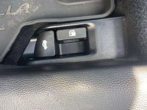 Used 2025 Toyota Corolla LE FWD image 18