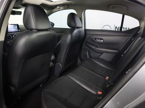 Used 2022 Nissan Sentra SR w/ SR Premium Package FWD image 19