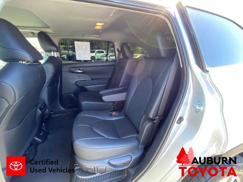Certified 2024 Toyota Highlander XLE AWD/4WD image 29