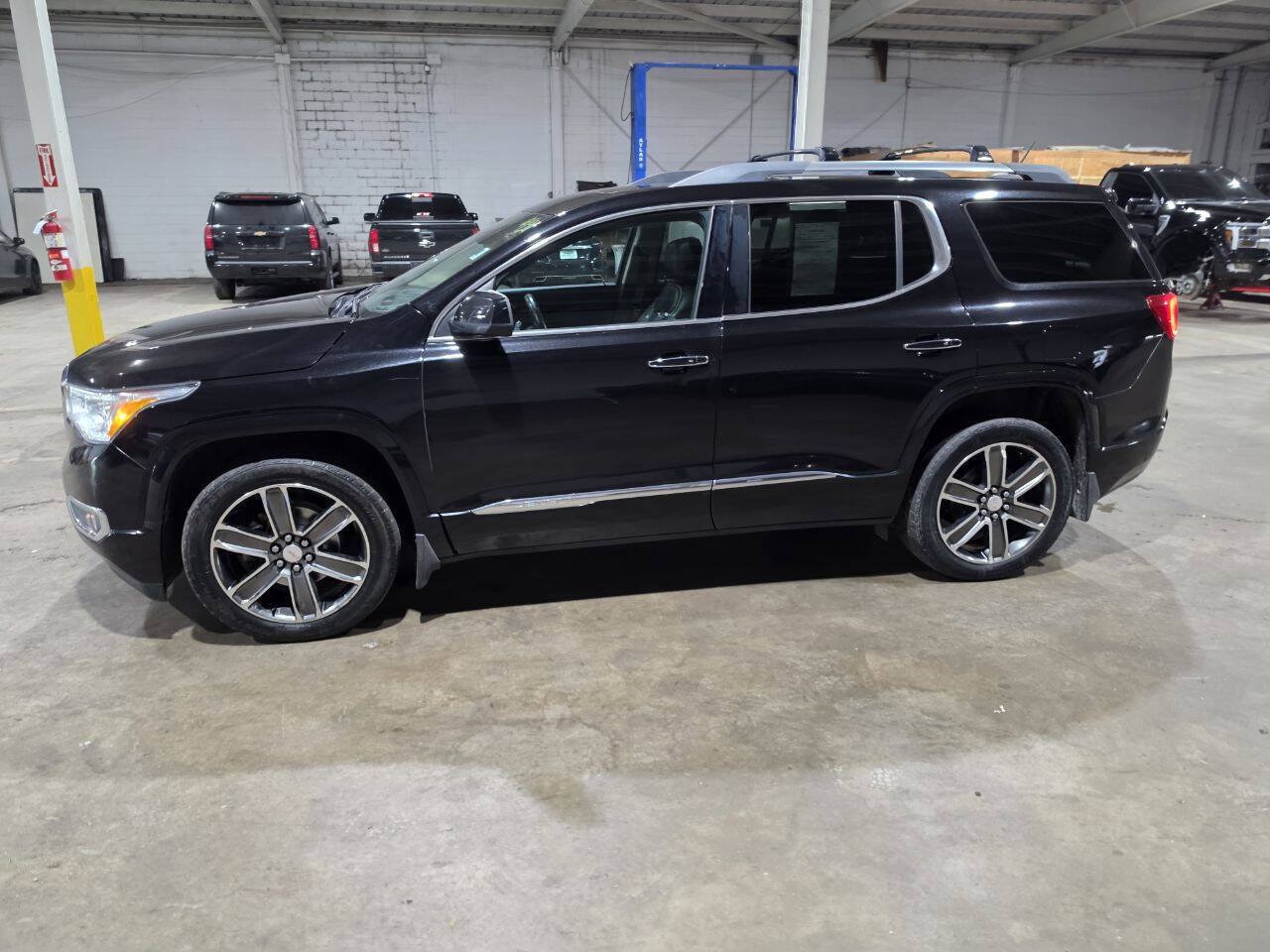 Used 2017 GMC Acadia Denali w/ LPO, Protection Package AWD/4WD image 4
