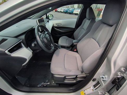 Certified 2025 Toyota Corolla SE w/ SE Premium Package FWD image 8