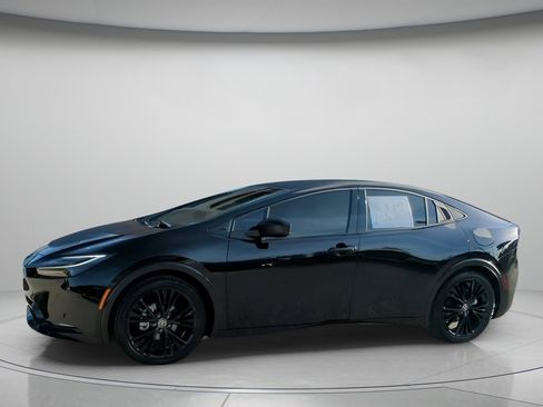 Used 2026 Toyota Prius FWD image 15