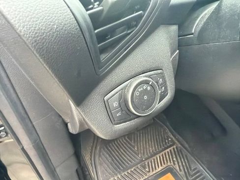 Used 2017 Ford Escape SE w/ SE Sport Appearance Package FWD image 9