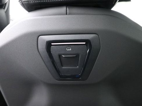 New 2026 BMW i5 eDrive40 image 17