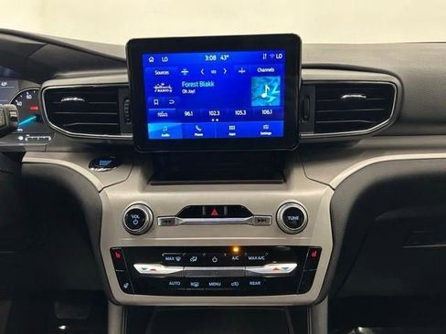 Used 2024 Ford Explorer XLT w/ Equipment Group 202A image 32