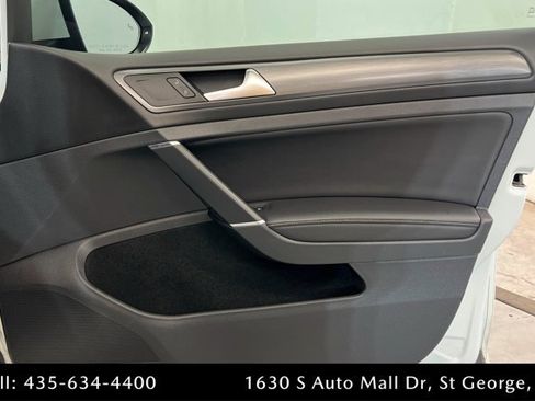 Used 2018 Volkswagen Golf SE image 23