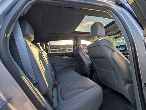 Used 2022 Lincoln Nautilus Reserve image 15