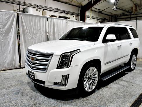 Used 2016 Cadillac Escalade Platinum AWD/4WD image 29