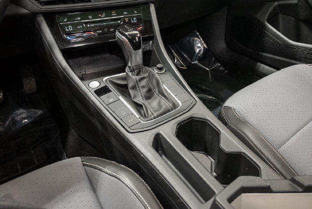 Used 2025 Volkswagen Jetta SE FWD image 24