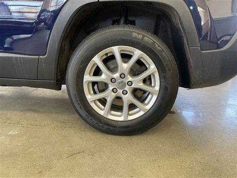 Used 2015 Jeep Cherokee Latitude w/ Cold Weather Group image 28