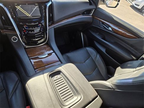 Used 2019 Cadillac Escalade ESV Premium Luxury image 16