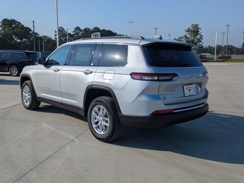 New 2026 Jeep Grand Cherokee L Laredo RWD image 3