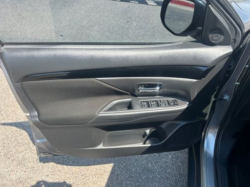Used 2019 Mitsubishi Outlander ES FWD image 15