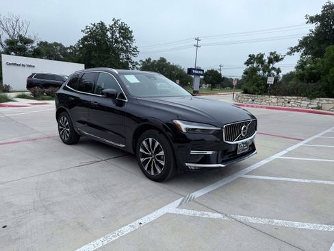 Certified 2023 Volvo XC60 B5 Plus AWD/4WD image 7
