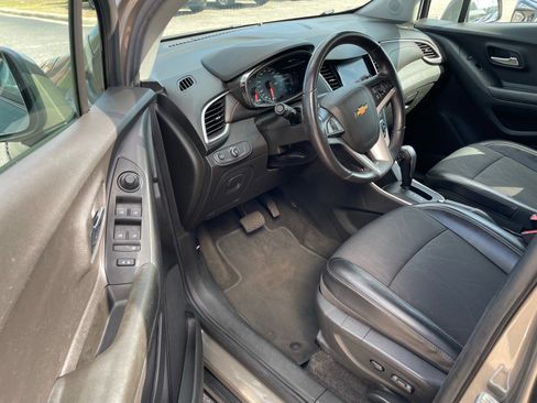 Used 2022 Chevrolet Trax LT w/ Driver Confidence Package AWD/4WD image 4