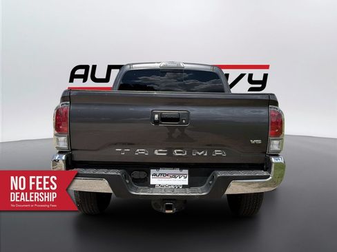 Used 2022 Toyota Tacoma TRD Off-Road AWD/4WD image 5