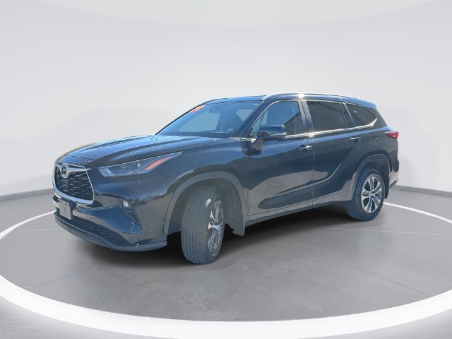 Used 2023 Toyota Highlander XLE AWD/4WD image 1
