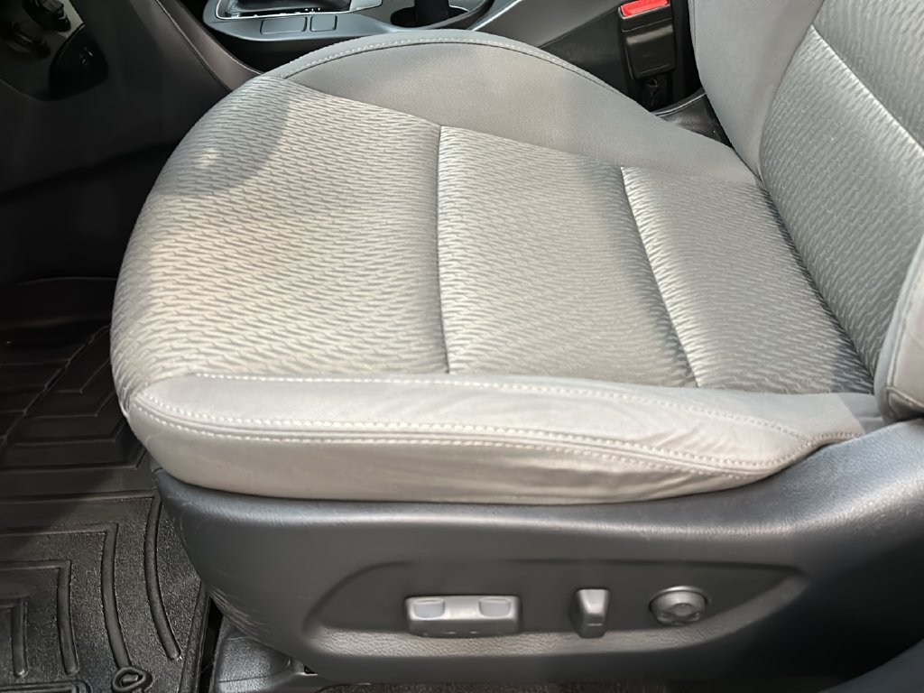 Used 2017 Hyundai Santa Fe SE AWD/4WD image 11