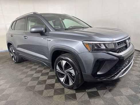 Certified 2024 Volkswagen Taos SE AWD/4WD image 1