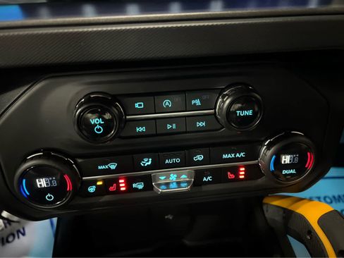 Used 2024 Ford Bronco Badlands image 38