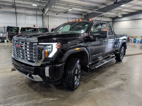 Used 2025 GMC Sierra 2500 Denali w/ Denali Reserve Package AWD/4WD image 6