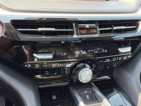 Certified 2024 Acura MDX SH-AWD w/ Technology Package image 18