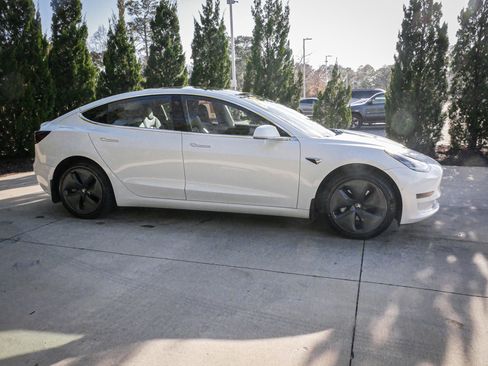 Used 2020 Tesla Model 3 Standard Range image 11