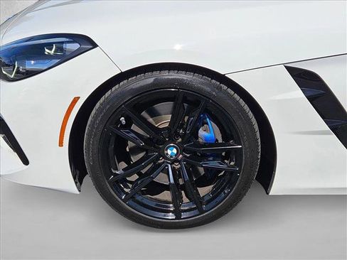 Used 2022 BMW Z4 M40i w/ Driving Assistance Package RWD image 17