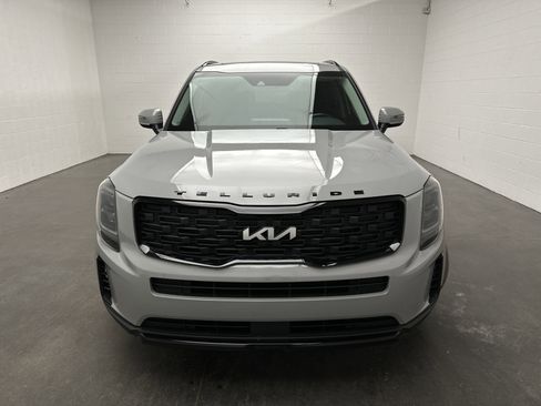 Used 2022 Kia Telluride EX w/ EX Premium Package image 3