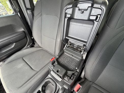 Used 2021 Jeep Wrangler Sport AWD/4WD image 14