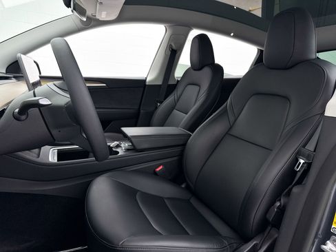 Used 2023 Tesla Model Y Long Range image 19