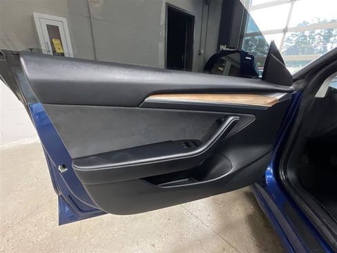 Used 2021 Tesla Model 3 Standard Range RWD image 11